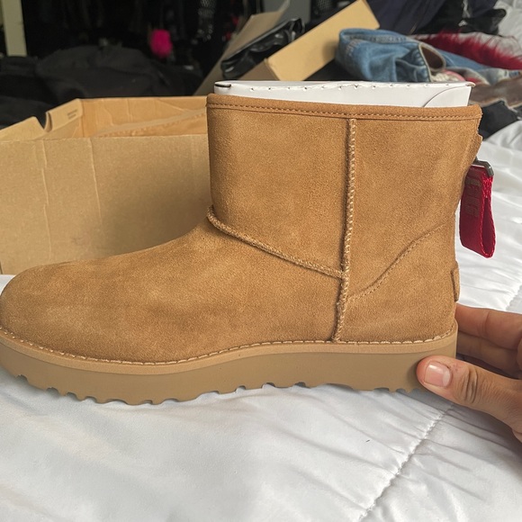 Ugg short logo zip boots - Picture 2 of 2